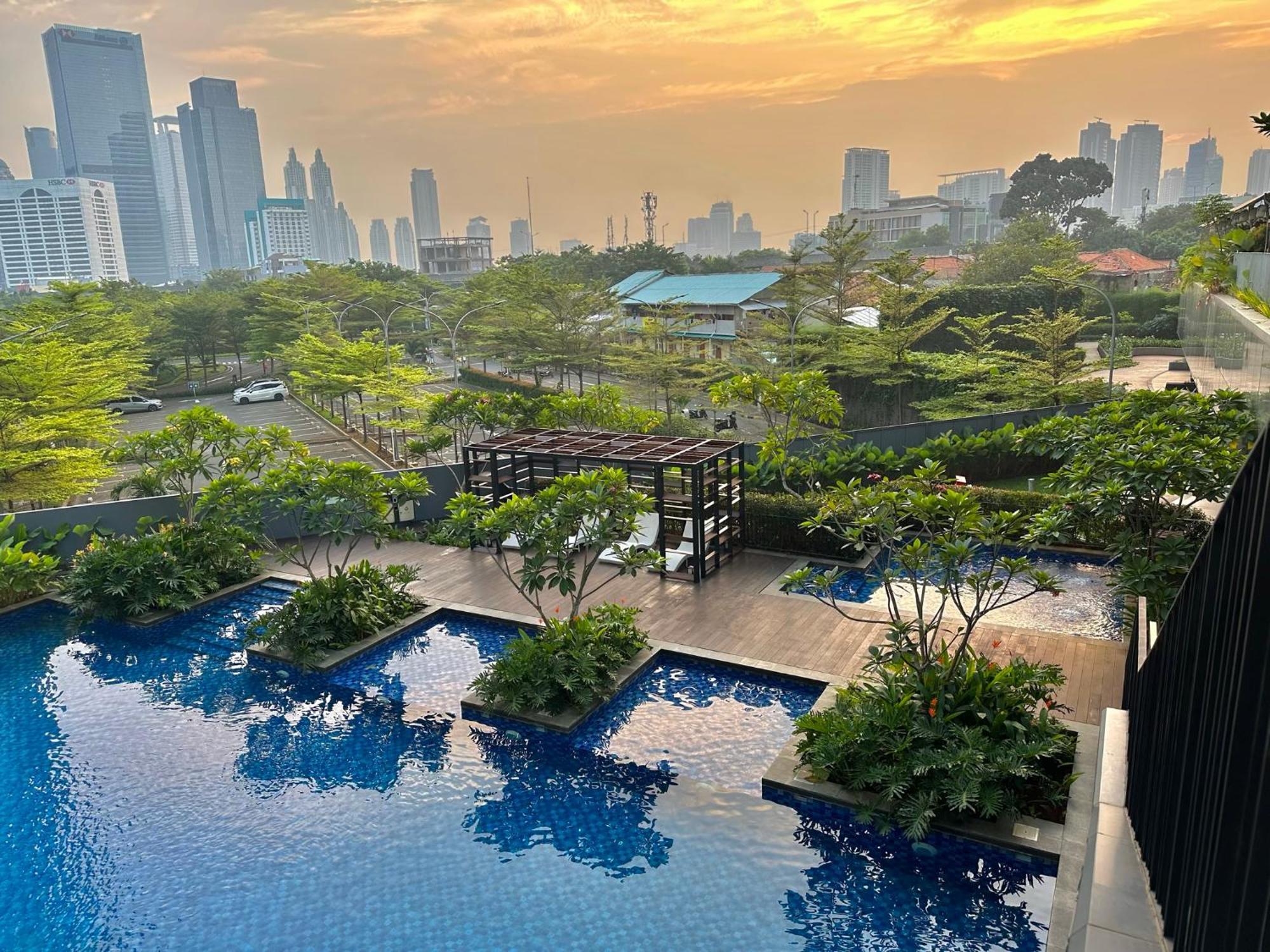 Unforgettable Nights Next To Ascott Sudirman -Min Stay 3 Nights- Джакарта Екстериор снимка